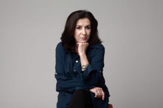 Νένα Μεντή: «Ήμουν παντρεμένη, αλλά… ζεβζέκω, την κούναγα την ουρά μου»