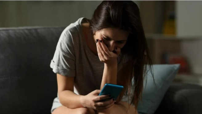 Άγνωστος απειλούσε 15χρονη ότι θα την σκότωνε αν δεν του έστελνε γυμνές φωτογραφίες