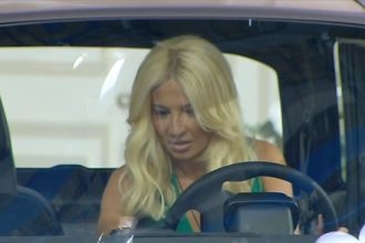 Ούρλιαζε η Σκορδά κλειδωμένη μέσα στο αυτοκίνητο: «Βγάλτε με έξω, έχω κλειστοφοβία»