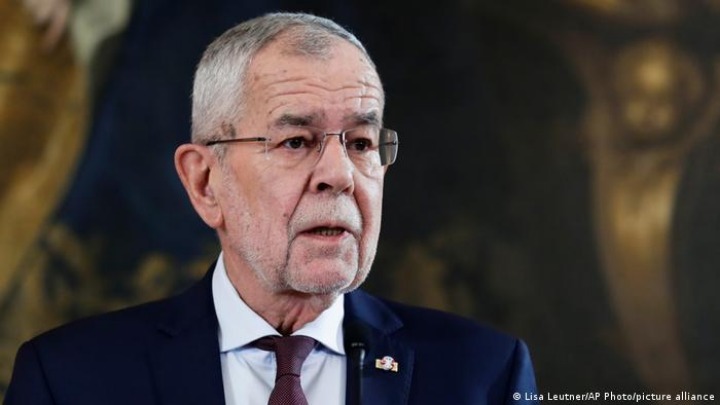 Προεδρικές εκλογές στην Αυστρία: Ο απερχόμενος πρόεδρος Αλεξάντερ Φαν ντερ Μπέλεν εκλέγεται από τον πρώτο γύρο