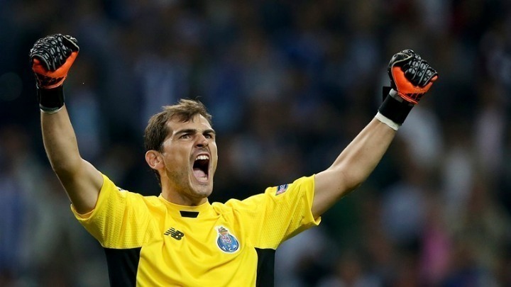 Ο Κασίγιας ισχυρίστηκε ότι παραβιάστηκε ο λογαριασμός του στο Twitter, μετά την ανάρτηση «είμαι γκέι»