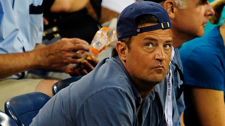 Μάθιου Πέρι: Πώς άλλαζε η εμφάνισή του στα «Φιλαράκια» ανάλογα με τις ουσίες