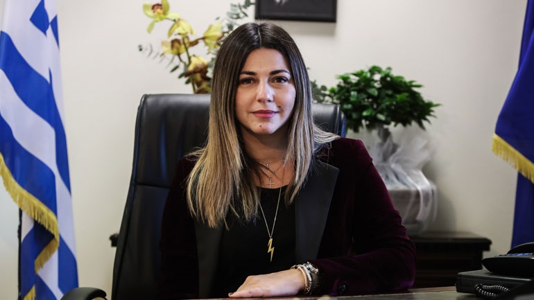 Ζαχαράκη: Τα έσοδα από τον τουρισμό τους πρώτους οκτώ μήνες φθάνουν περίπου τα 12,7 δισ. ευρώ