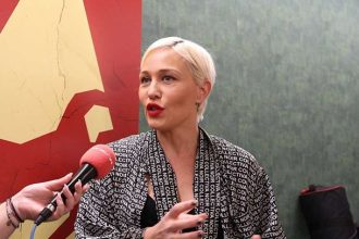 Πηνελόπη Αναστασοπούλου για Κιμούλη: «Μπορεί να επανέρχεται στο θέατρο αλλά ο κόσμος είναι ο τελικός κριτής»