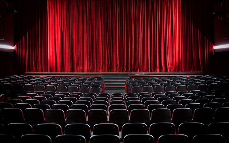 Γνωστή ελληνίδα ηθοποιός ετοιμάζεται να κινηθεί νομικά κατά της Wikipedia