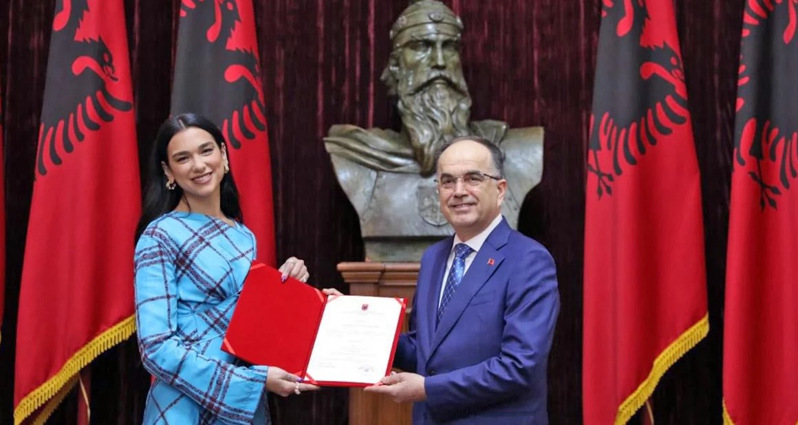 Η Dua Lipa πήρε την αλβανική υπηκοότητα – «Είμαι κι εγώ Αλβανίδα με χαρτιά»