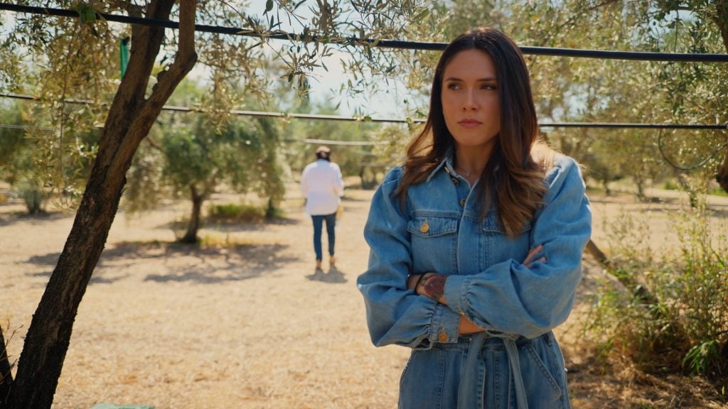 Η Γη της Ελιάς: Η Αντιγόνη παραδέχεται ότι ο Σωκράτης είναι ο πατέρας της Αγγελικής