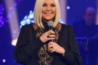 Ρούλα Κορομηλά: «Έχω πια αποφασίσει να βρίσκομαι εκεί που περνάω καλά»