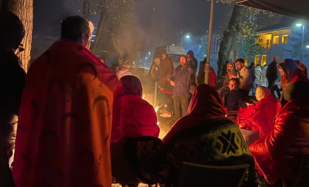 Ισχυρός σεισμός 5,9 Ρίχτερ στην Τουρκία – Τουλάχιστον 22 τραυματίες