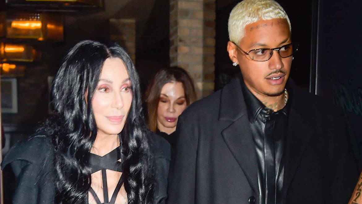 Cher: Η απάντηση στα αρνητικά σχόλια για τη διαφορά ηλικίας με τον σύντροφό της