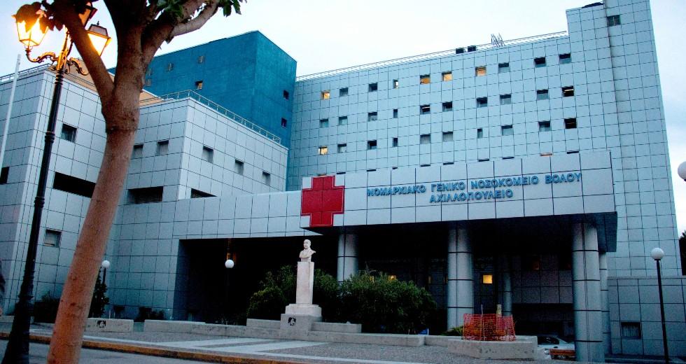 Βόλος: Μητέρα μαχαίρωσε κατά λάθος τον γιο της που πήγε να την αγκαλιάσει