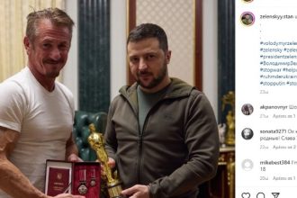 Ο Σον Πεν χάρισε ένα από τα Όσκαρ του στον Βολοντίμιρ Ζελένσκι