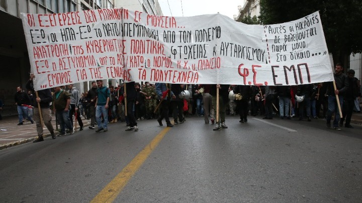 Αθήνα: Σε εξέλιξη η πορεία για τα 49 χρόνια από την εξέγερση του Πολυτεχνείου