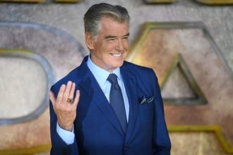 Ο Πιρς Μπρόσναν, περήφανος παππούς!