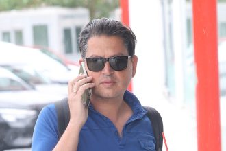 Γιάννης Πουλόπουλος: Έξαλλος με τον Γιώργο Παράσχο – «Είναι ρατσιστικό και ομοφοβικό»