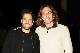 Στέφανος Τσιτσιπάς: Διασκέδασε στο μαγαζί που εμφανίζεται ο Ρουβάς και ο Αργυρός