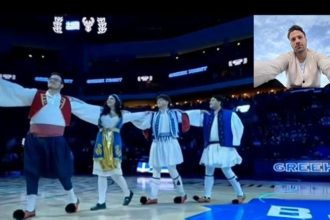 Κωνσταντίνος Αργυρός: Τσολιάδες χόρεψαν την επιτυχία «Ελεύθερος» στο ημίχρονο του ΝΒΑ