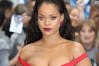 Η Rihanna μας δείχνει για πρώτη φορά τον αξιολάτρευτο γιο της!