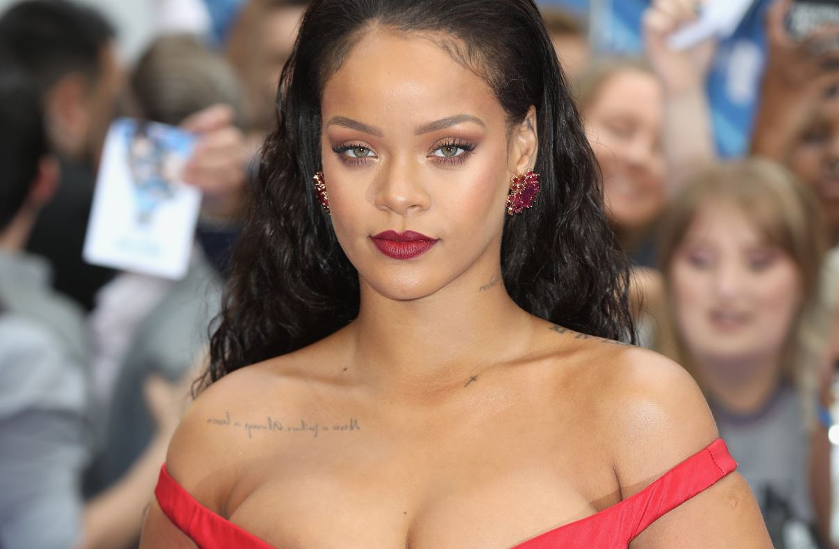 Η Rihanna μας δείχνει για πρώτη φορά τον αξιολάτρευτο γιο της!