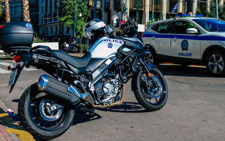 Εν ενεργεία συνταγματάρχης ο ληστής με τη χειροβομβίδα - Έχει διαπράξει άλλες τρεις ληστείες σε τράπεζες