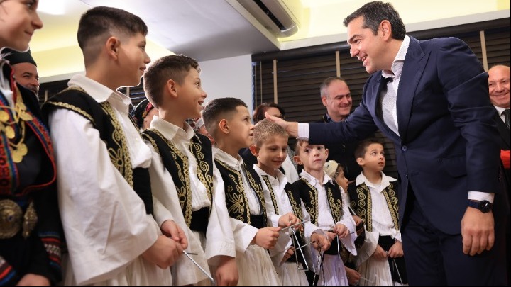 Παραδοσιακά χριστουγεννιάτικα κάλαντα άκουσε ο Αλ. Τσίπρας