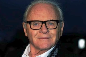 Ο θρυλικός ηθοποιός Άντονι Χόπκινς γιορτάζει τα 47 χρόνια νηφαλιότητάς του