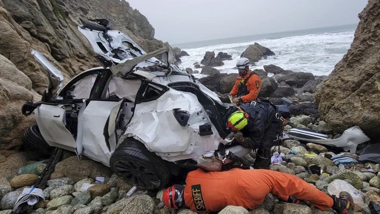 Καλιφόρνια: Οδηγός έπεσε σκόπιμα με την οικογένειά του σε γκρεμό 75 μέτρων - Σώοι οι επιβαίνοντες