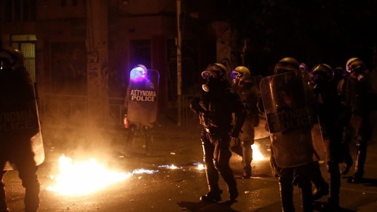 Επίθεση με μολότοφ σε άνδρες της ΔΙ.ΑΣ. στου Ζωγράφου - Τραυματίας αστυνομικός