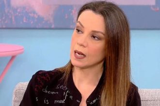 Πέγκυ Τρικαλιώτη: «Έβλεπα γυναίκες στον δρόμο με μικρά παιδιά και έλεγα γιατί αυτές κι όχι εγώ»