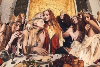 Madonna: Φωτογραφίζεται ως Ιησούς στον Μυστικό Δείπνο σε εξώφυλλο περιοδικού