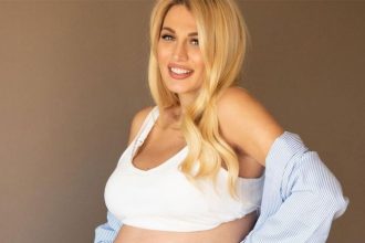 Κωνσταντίνα Σπυροπούλου: Αποκαλύπτει πόσα κιλά έχει χάσει τρεις εβδομάδες μετά τη γέννηση του μωρού της