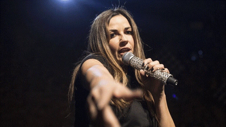 Χρύσπα: «Δεν είχα την επιλογή να δουλέψω ως τραγουδίστρια, έπρεπε να βιοποριστώ»