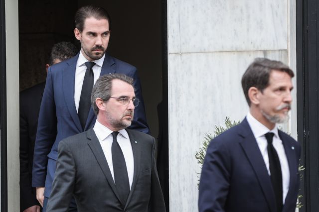 Τέως βασιλιάς Κωνσταντίνος: Πυρετώδεις προετοιμασίες για την ταφή του στο Τατόι - Ποιοι θα έλθουν