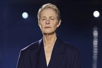Η 76χρονη Charlotte Rampling απέδειξε ότι η ομορφιά δεν έχει ημερομηνία λήξης!