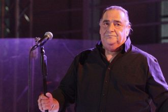 Βασίλης Καρράς – Η πρώτη εμφάνιση μετά την περιπέτεια της υγείας του ΦΩΤΟ