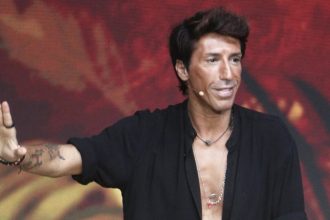 Κωνσταντίνος Εμμανουήλ: «Εκείνη με έσπασε στο ξύλο, σαν να ήταν άνδρας - Είναι εμμονική, έχει πρόβλημα»