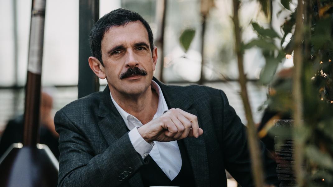 Λεωνίδας Κακούρης: «Πολλοί πιστεύουν ότι είμαι αυτό που ενσάρκωνα στις Άγριες Μέλισσες»