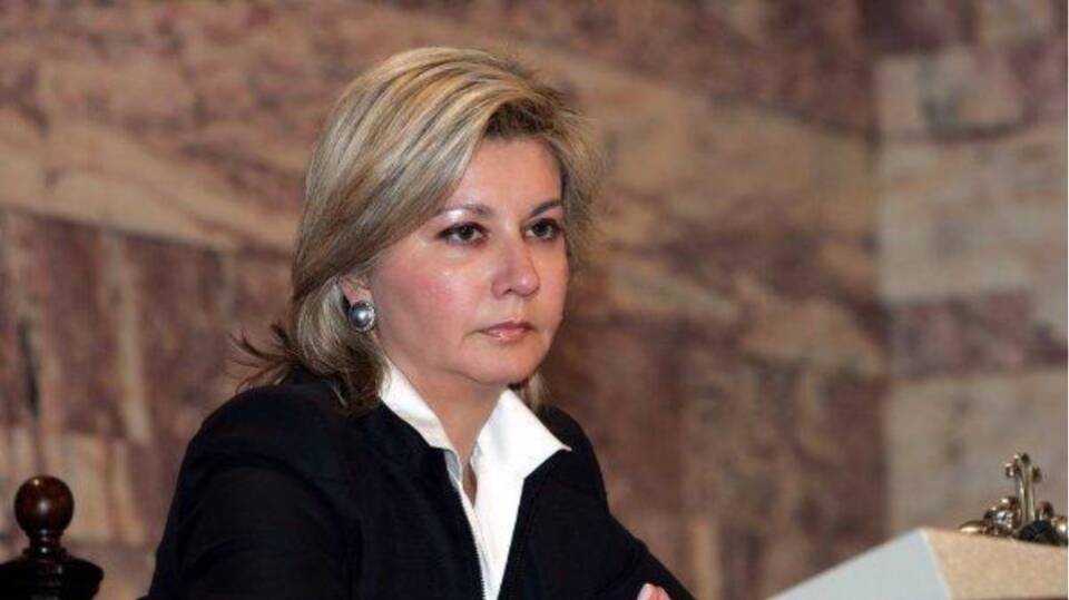 Μακρή: Δεν εξετάζονται πρόσθετα μέτρα στα σχολεία λόγω της τριδημίας