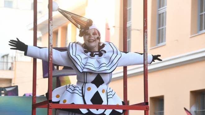 Τελάλισσα και Μουσικό Αρμα μεταφέρουν το αισιόδοξο μήνυμα της έναρξης του Πατρινού Καρναβαλιού - ΦΩΤΟ