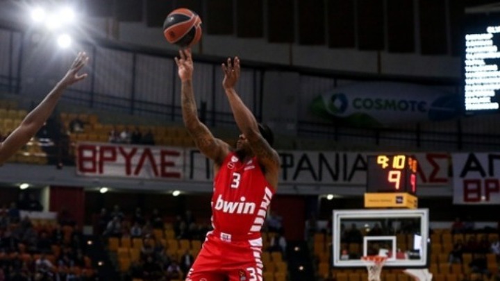 Ο Ολυμπιακός «βομβάρδισε» την ΑΕΚ από τα 6.75, ρεκόρ από Κάναν