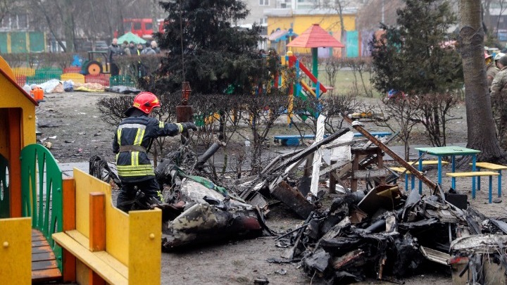 Να συμμετάσχει στις έρευνες της πολύνεκρης συντριβής του ελικοπτέρου στο Κίεβο, ζήτησε η Γερμανία