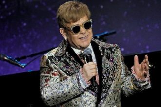 Ο Έλτον Τζον έστειλε εισιτήρια για συναυλία του σε φοιτητές που διασκεύασαν το «I’m Still Standing»