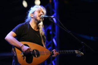 Γιάννης Χαρούλης: Συναγερμός για βόμβα σε συναυλιακό χώρο όπου θα εμφανιζόταν