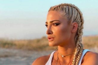 Ιωάννα Τούνη: Για βόλτα στη Γλυφάδα με το μωρό της - «Πάμε για ένα καφεδάκι»