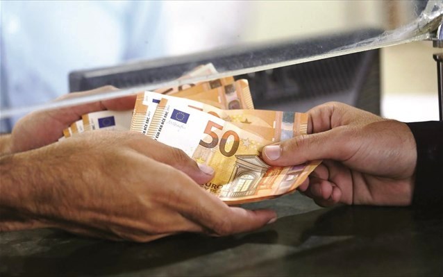 Δώρο Πάσχα σε χαμηλόμισθους και άλλα τρία μέτρα «ανάσα» που είναι στο τραπέζι