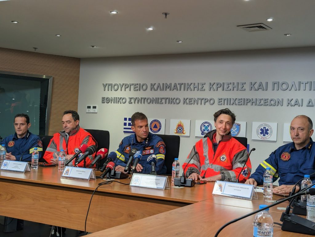 «Μας ζήτησε με χαμόγελο να της κόψουμε το πόδι για να απεγκλωβιστεί» - Οι σοκαριστικές μαρτυρίες των Ελλήνων διασωστών