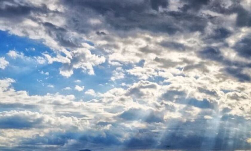 Καιρός: Νεφώσεις και μικρή πτώση της θερμοκρασίας τη Δευτέρα