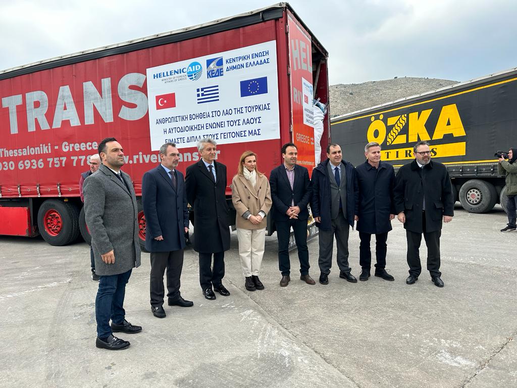 Η Ελλάδα στέλνει πλοίο με ανθρωπιστική βοήθεια στους πληγέντες της Τουρκίας