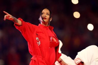 Η Ριάνα αποκάλυψε τη δεύτερη εγκυμοσύνη της