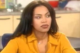 Νίκη Σερέτη: Φωτογραφίζεται με τον Γιάννη Μπέζο 25 χρόνια μετά το «Εκείνες κι εγώ»